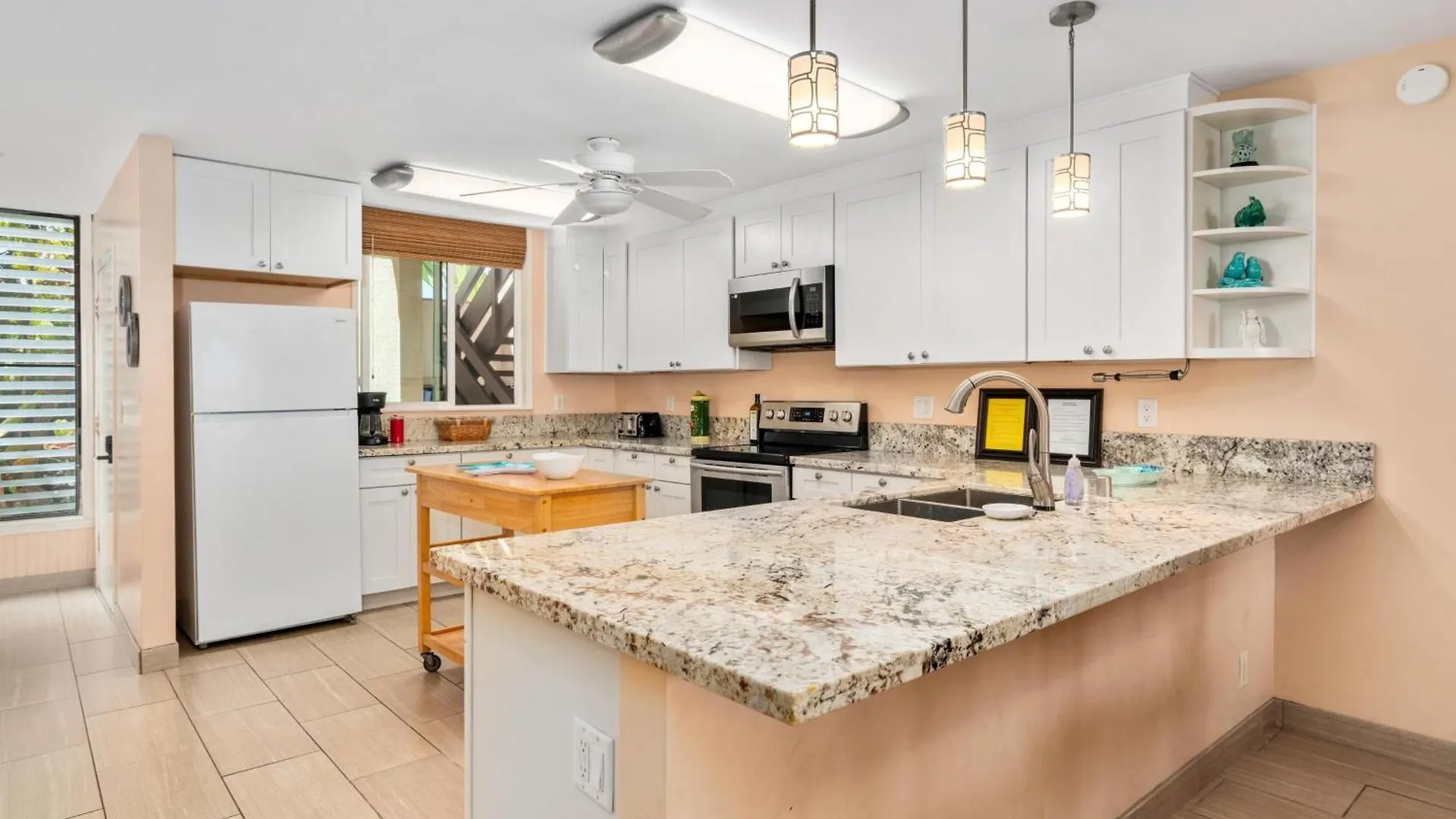 Big Island Keauhou Surf & Racquet 4-103 Condo Kailua-Kona